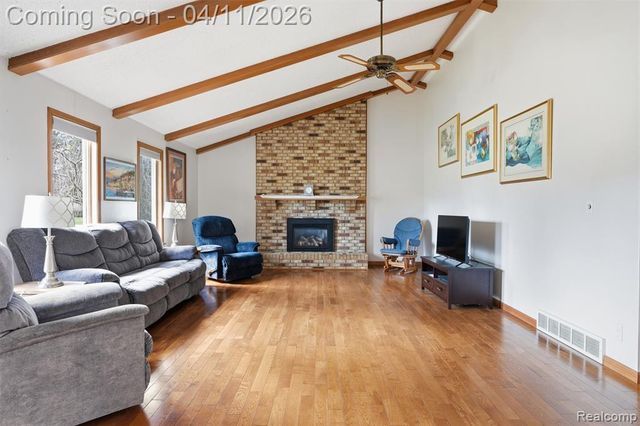 11509 Nora Drive, Fenton, MI 48430