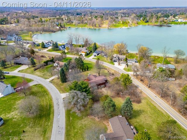 11509 Nora Drive, Fenton, MI 48430