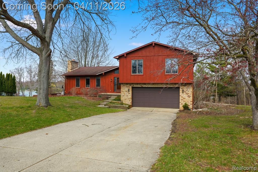 11509 Nora Drive, Fenton, MI 48430
