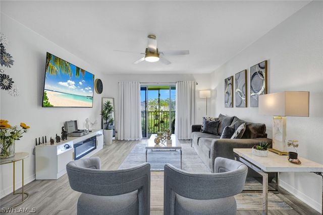 1599 Trafalgar LN O201, Naples, FL 34116