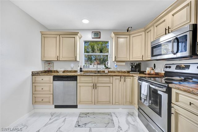1599 Trafalgar LN O201, Naples, FL 34116