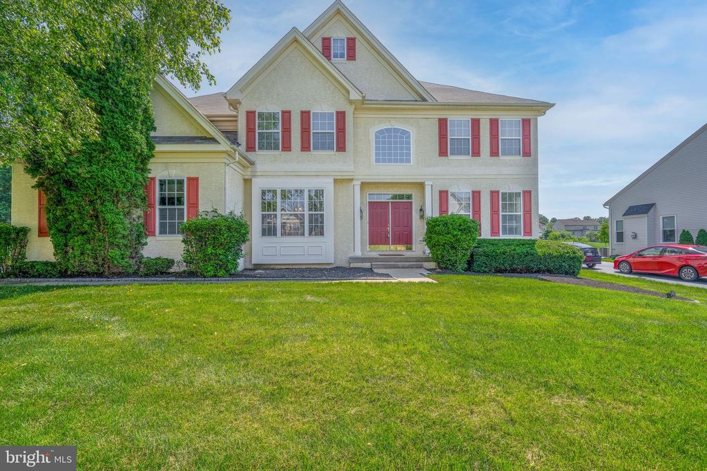 222 HONEY LOCUST DR, Avondale, PA 19311