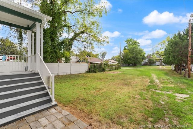 814 E Court Avenue, Jeffersonville, IN 47130