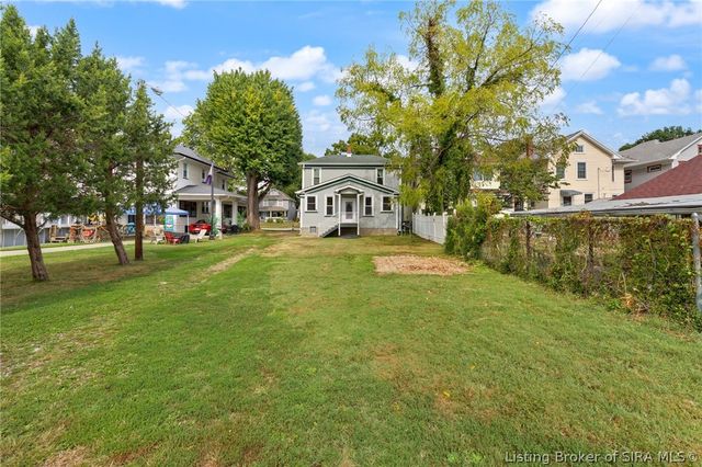 814 E Court Avenue, Jeffersonville, IN 47130