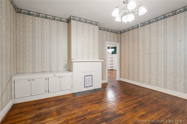 814 E Court Avenue, Jeffersonville, IN 47130