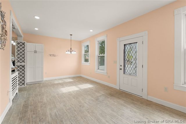814 E Court Avenue, Jeffersonville, IN 47130