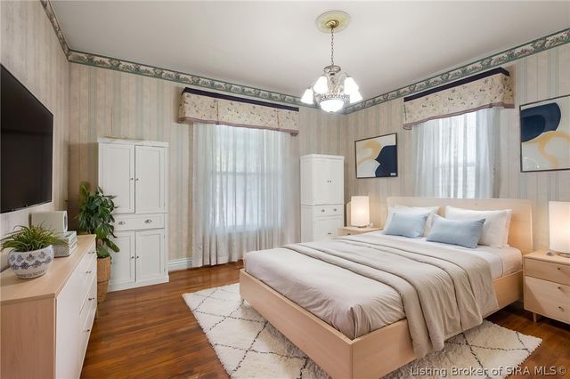 814 E Court Avenue, Jeffersonville, IN 47130