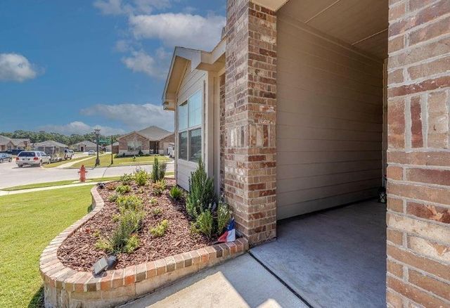 421 Atmore Street, Azle, TX 76020