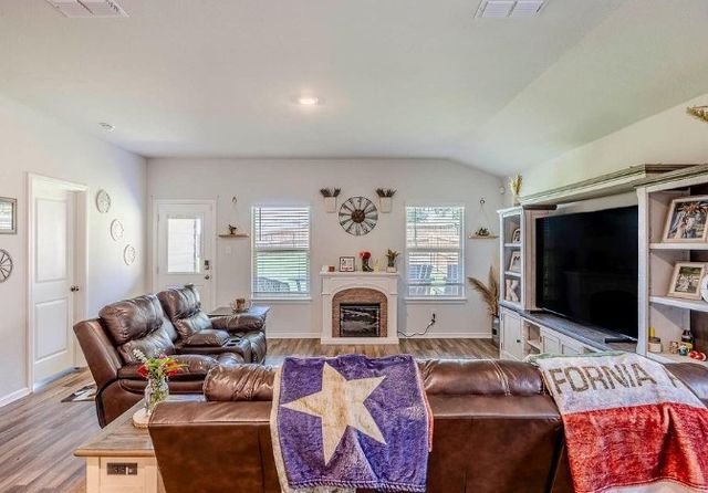 421 Atmore Street, Azle, TX 76020