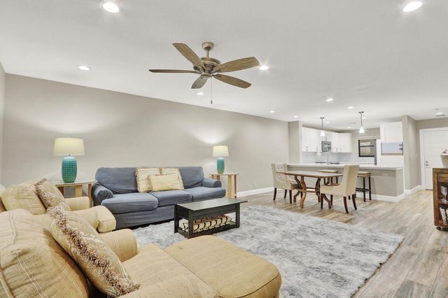 12910 Briarlake Circle 203, Palm Beach Gardens, FL 33418