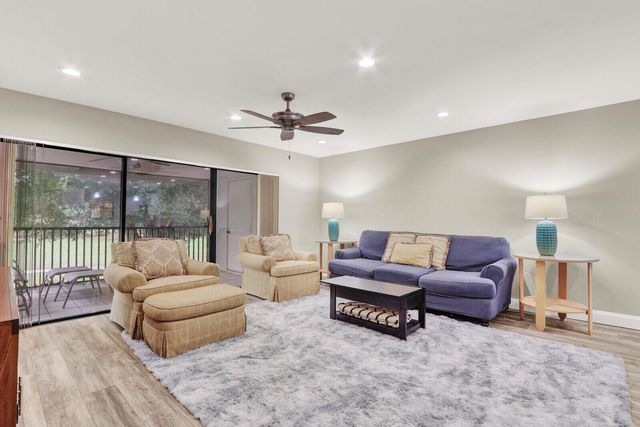 12910 Briarlake Circle 203, Palm Beach Gardens, FL 33418