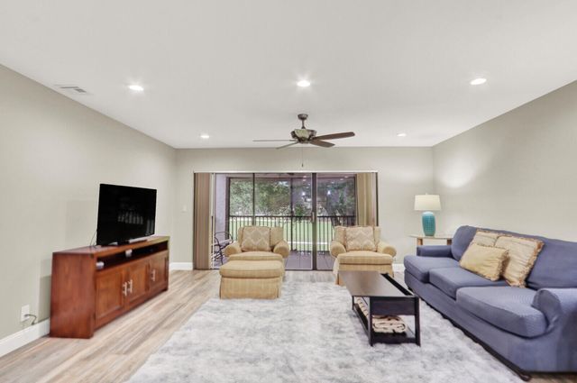 12910 Briarlake Circle 203, Palm Beach Gardens, FL 33418