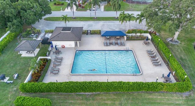 12910 Briarlake Circle 203, Palm Beach Gardens, FL 33418