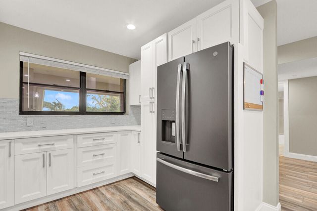 12910 Briarlake Circle 203, Palm Beach Gardens, FL 33418