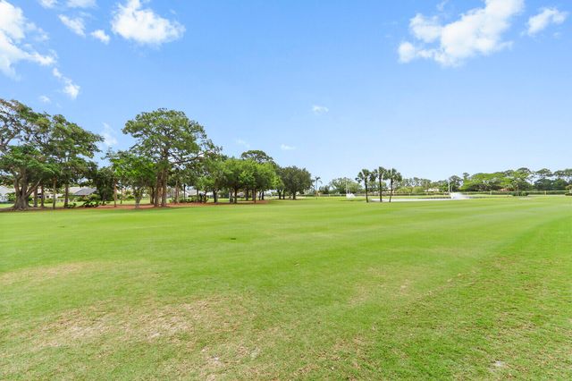 12910 Briarlake Circle 203, Palm Beach Gardens, FL 33418