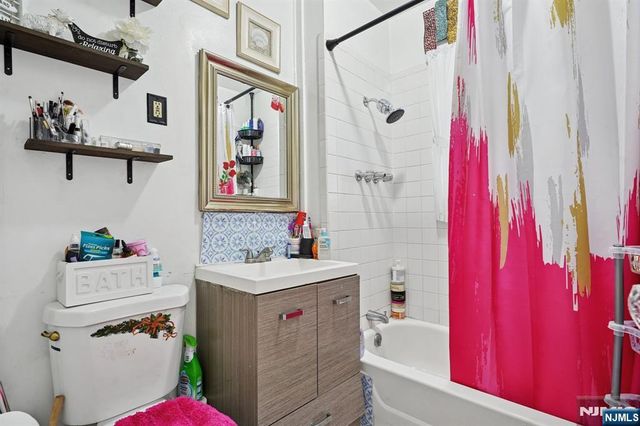 75 Coolidge Street, Irvington, NJ 07111