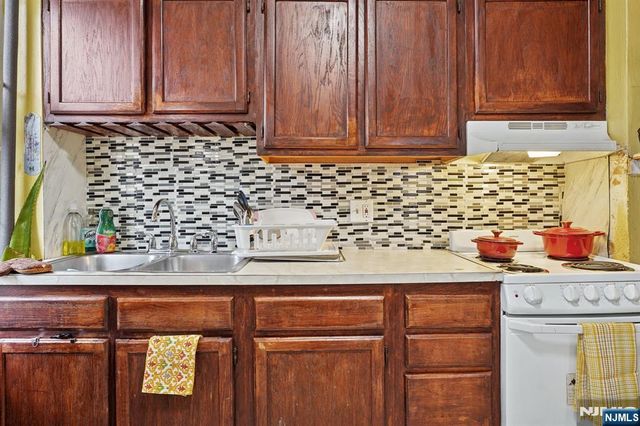 75 Coolidge Street, Irvington, NJ 07111