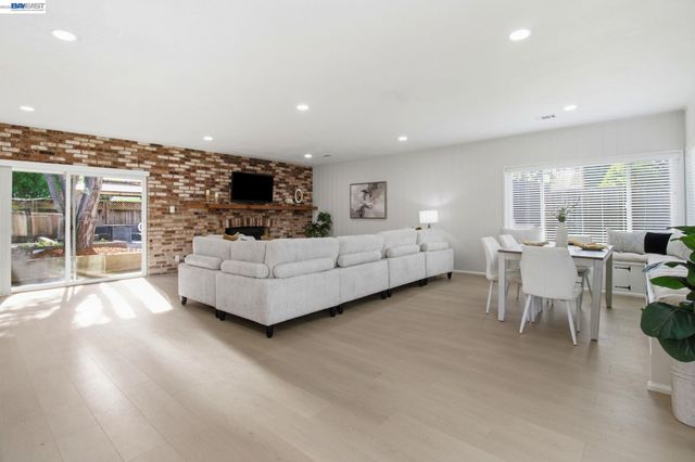 8023 Holanda Ln, Dublin, CA 94568