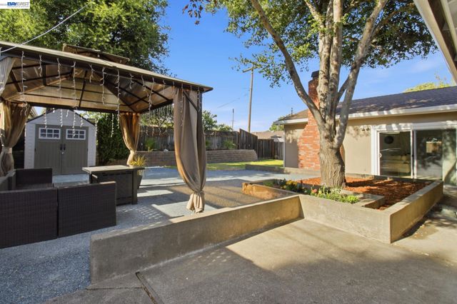 8023 Holanda Ln, Dublin, CA 94568