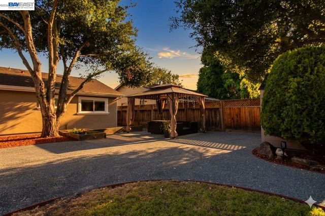 8023 Holanda Ln, Dublin, CA 94568
