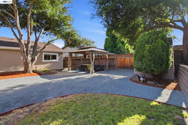 8023 Holanda Ln, Dublin, CA 94568