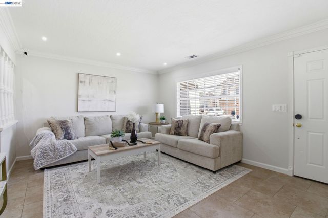 8023 Holanda Ln, Dublin, CA 94568