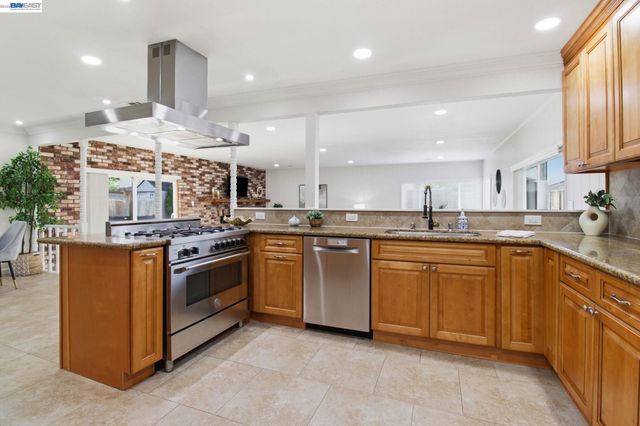 8023 Holanda Ln, Dublin, CA 94568
