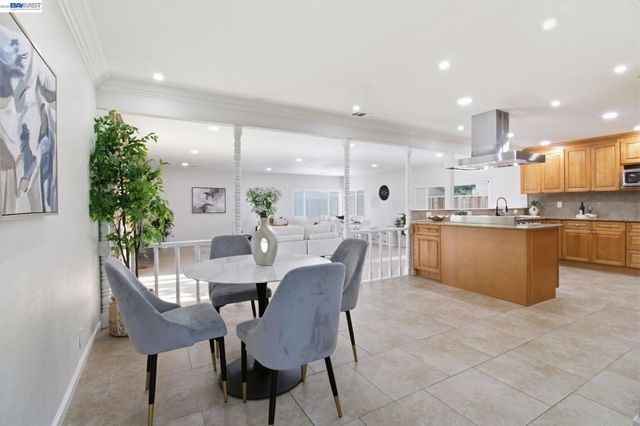 8023 Holanda Ln, Dublin, CA 94568