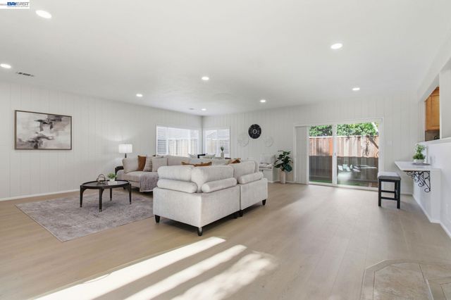 8023 Holanda Ln, Dublin, CA 94568