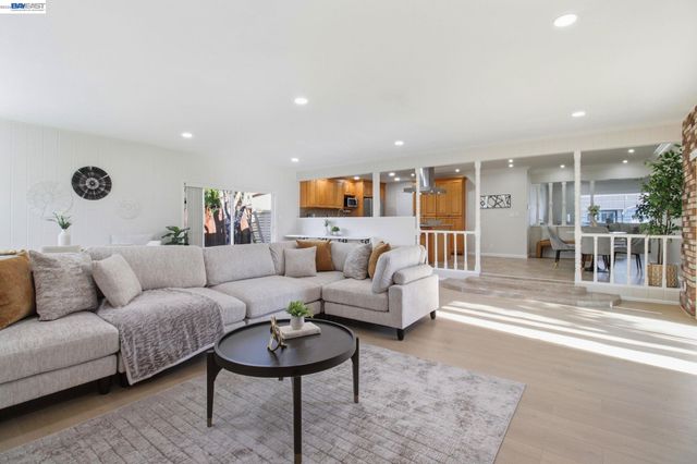 8023 Holanda Ln, Dublin, CA 94568