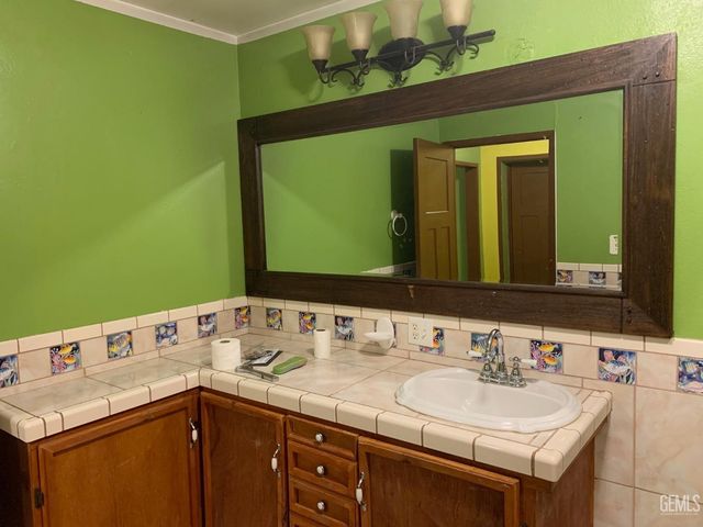 8309 Paradise Road, Lamont, CA 93241