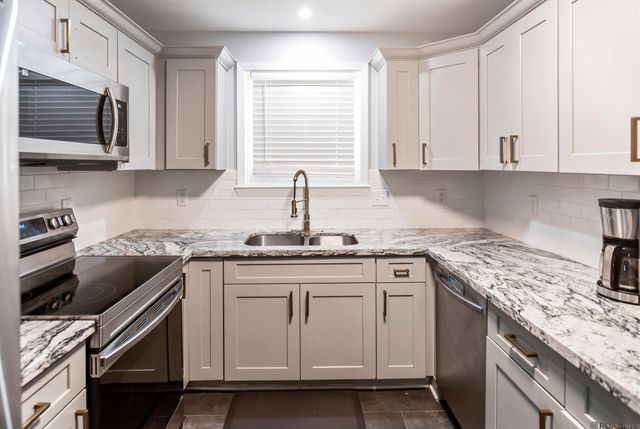 8635 Graham Dr, Baton Rouge, LA 70814