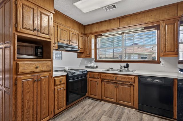 633 Meadowbrook Drive, Alma, AR 72921