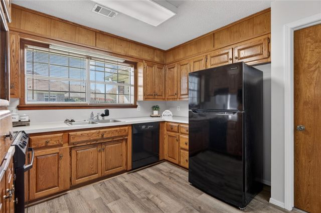 633 Meadowbrook Drive, Alma, AR 72921