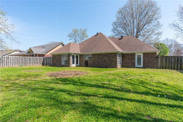 633 Meadowbrook Drive, Alma, AR 72921