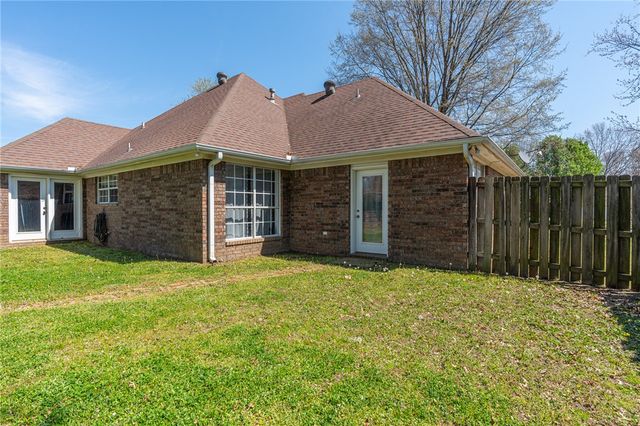 633 Meadowbrook Drive, Alma, AR 72921