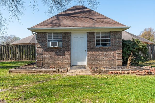 633 Meadowbrook Drive, Alma, AR 72921