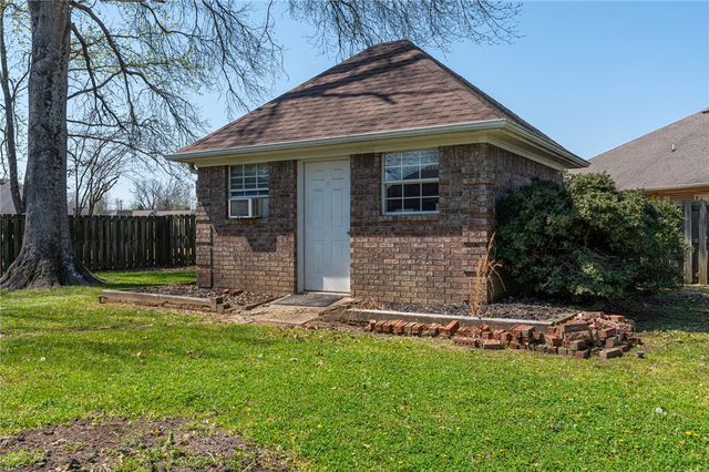 633 Meadowbrook Drive, Alma, AR 72921