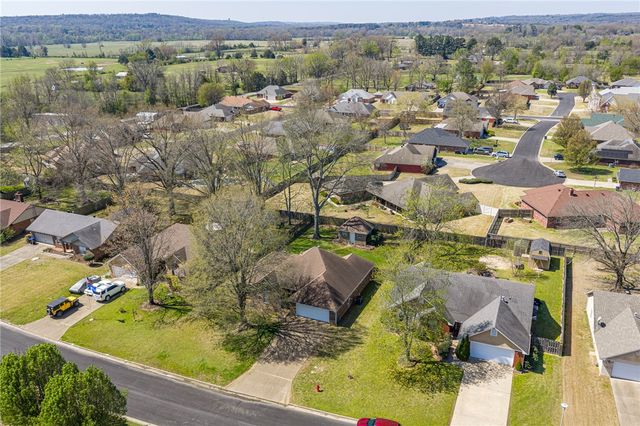 633 Meadowbrook Drive, Alma, AR 72921