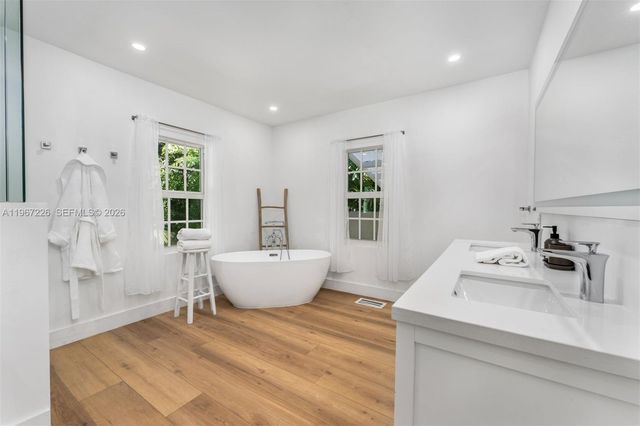 3951 Park Dr, Miami, FL 33133