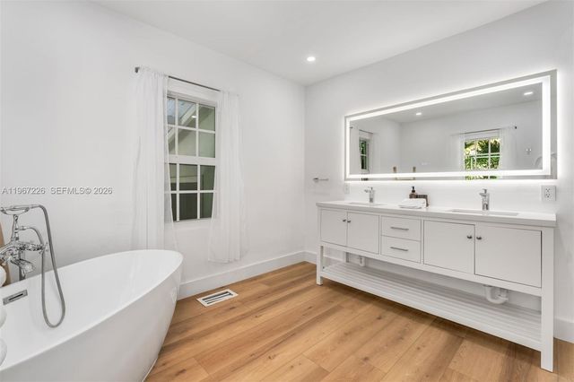 3951 Park Dr, Miami, FL 33133