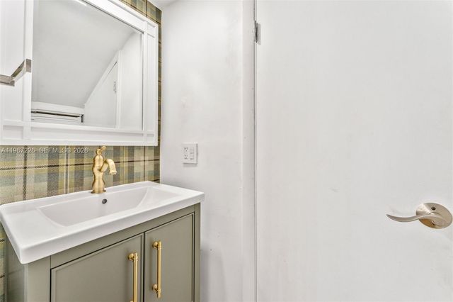 3951 Park Dr, Miami, FL 33133