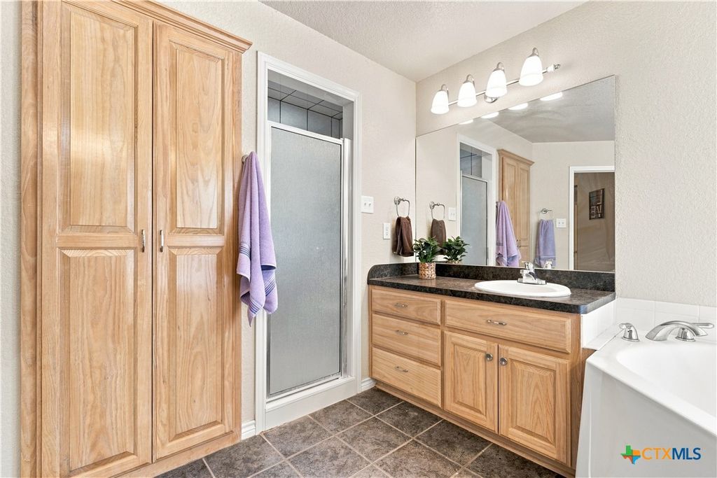 Image 15 of property listing at 910 Cedar Ridge Road, Gatesville, TX 76528