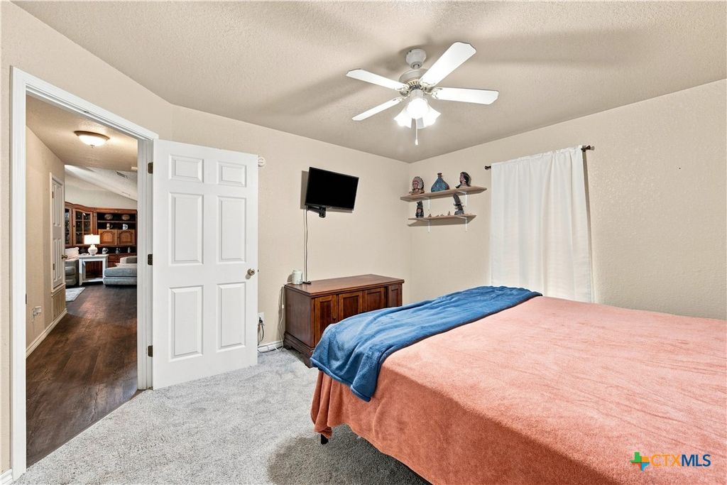 Image 16 of property listing at 910 Cedar Ridge Road, Gatesville, TX 76528