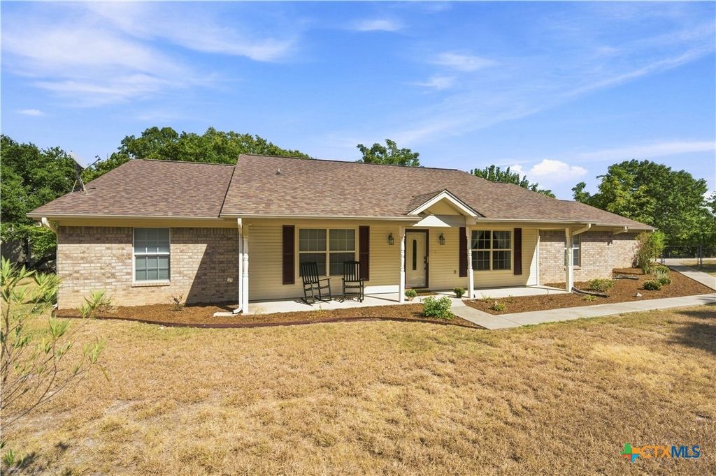 Image 2 of property listing at 910 Cedar Ridge Road, Gatesville, TX 76528