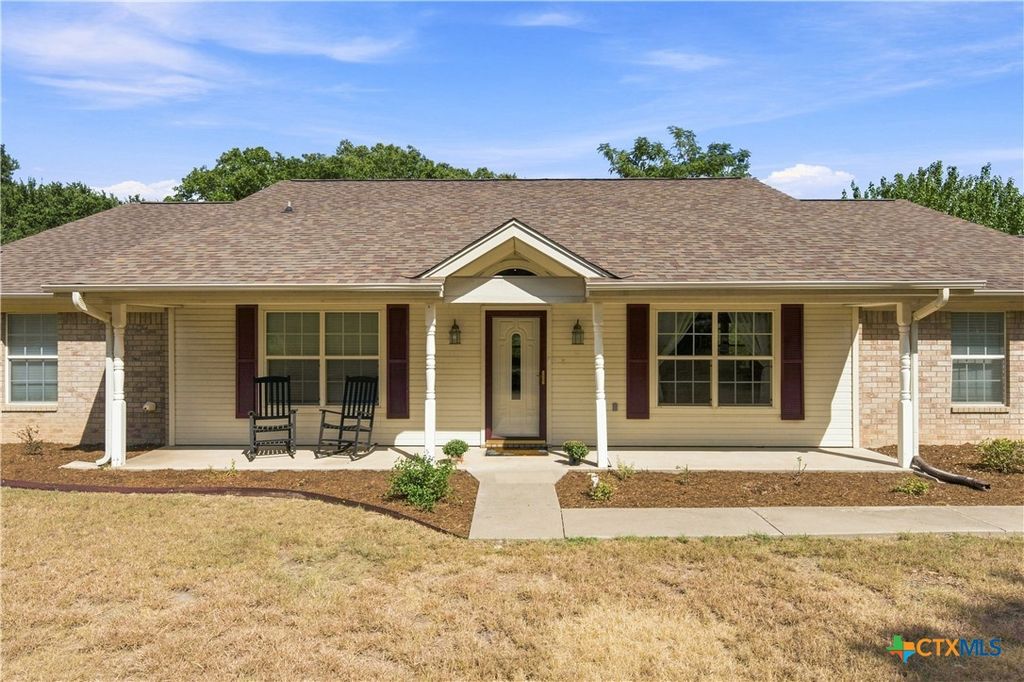 Image 3 of property listing at 910 Cedar Ridge Road, Gatesville, TX 76528