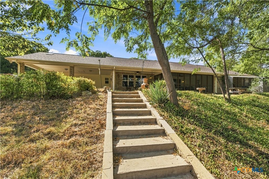Image 31 of property listing at 910 Cedar Ridge Road, Gatesville, TX 76528