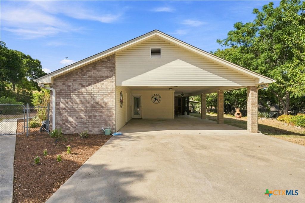 Image 32 of property listing at 910 Cedar Ridge Road, Gatesville, TX 76528