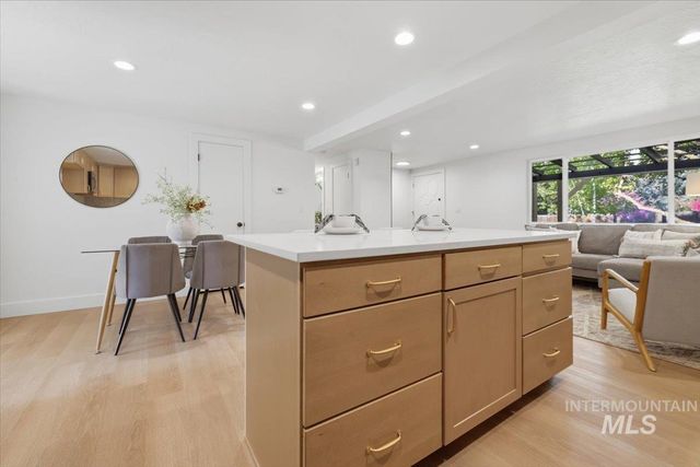 4760 N Maplewood, Boise, ID 83703