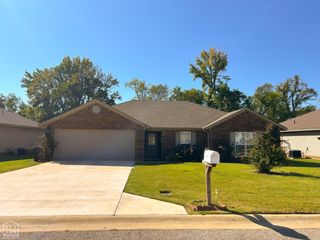6033 Spencer Drive, Jonesboro, AR 72405
